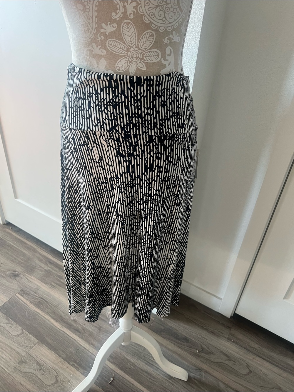Lularoe black & White Xl Azure NWT